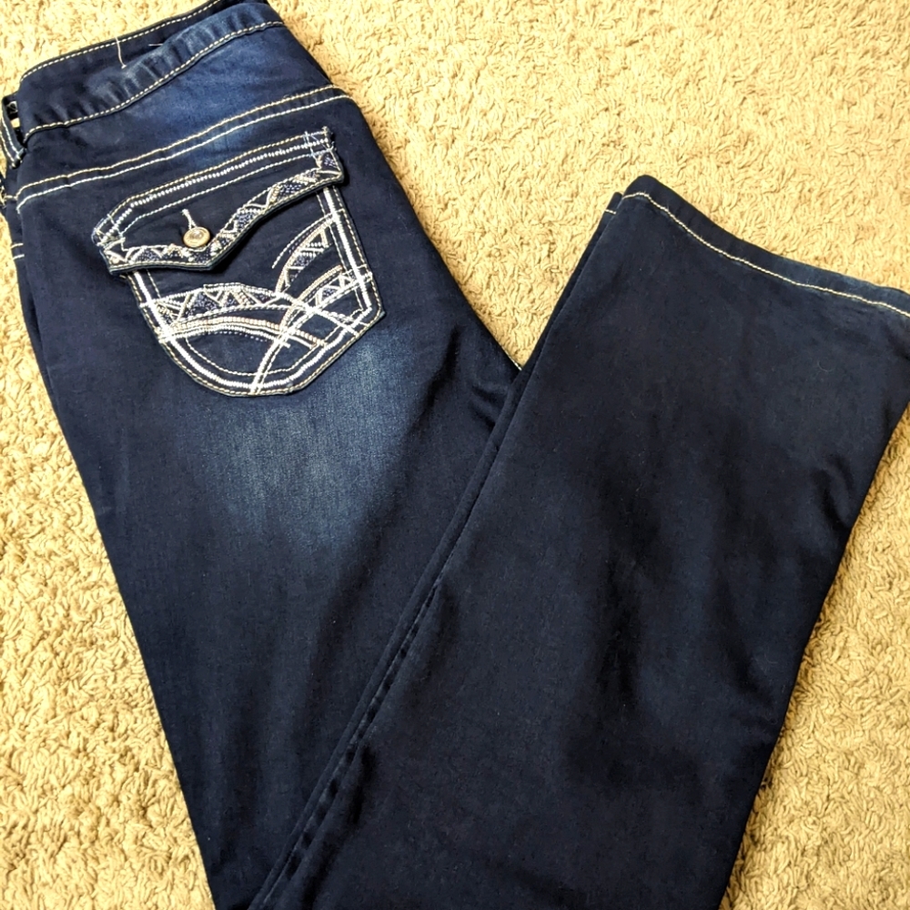 Women's jeans with embellished back pocket
